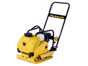 Виброплита Masalta MSR90-4 бензиновая (Honda GX 160, 5.5 л/с, 83 кг, бак для воды, колеса, защитная рама, резиновый коврик)
