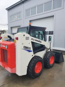 Мини-погрузчик с бортовым поворотом Lonking CDM312 Kubota