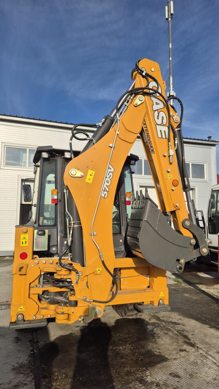 Экскаватор-погрузчик  CASE 570SV