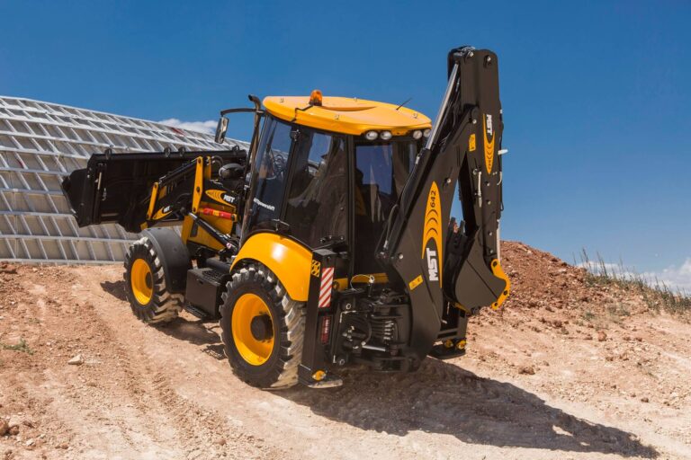 Экскаватор-погрузчик Экскаватор-погрузчик MST M642