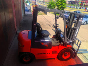 Дизельный вилочный погрузчик LONKING FD20T 2/3000