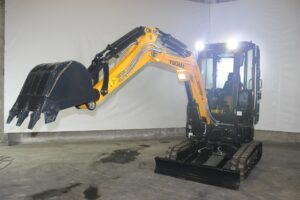 Гусеничный экскаватор YUCHAI U 27 c закрытой кабиной