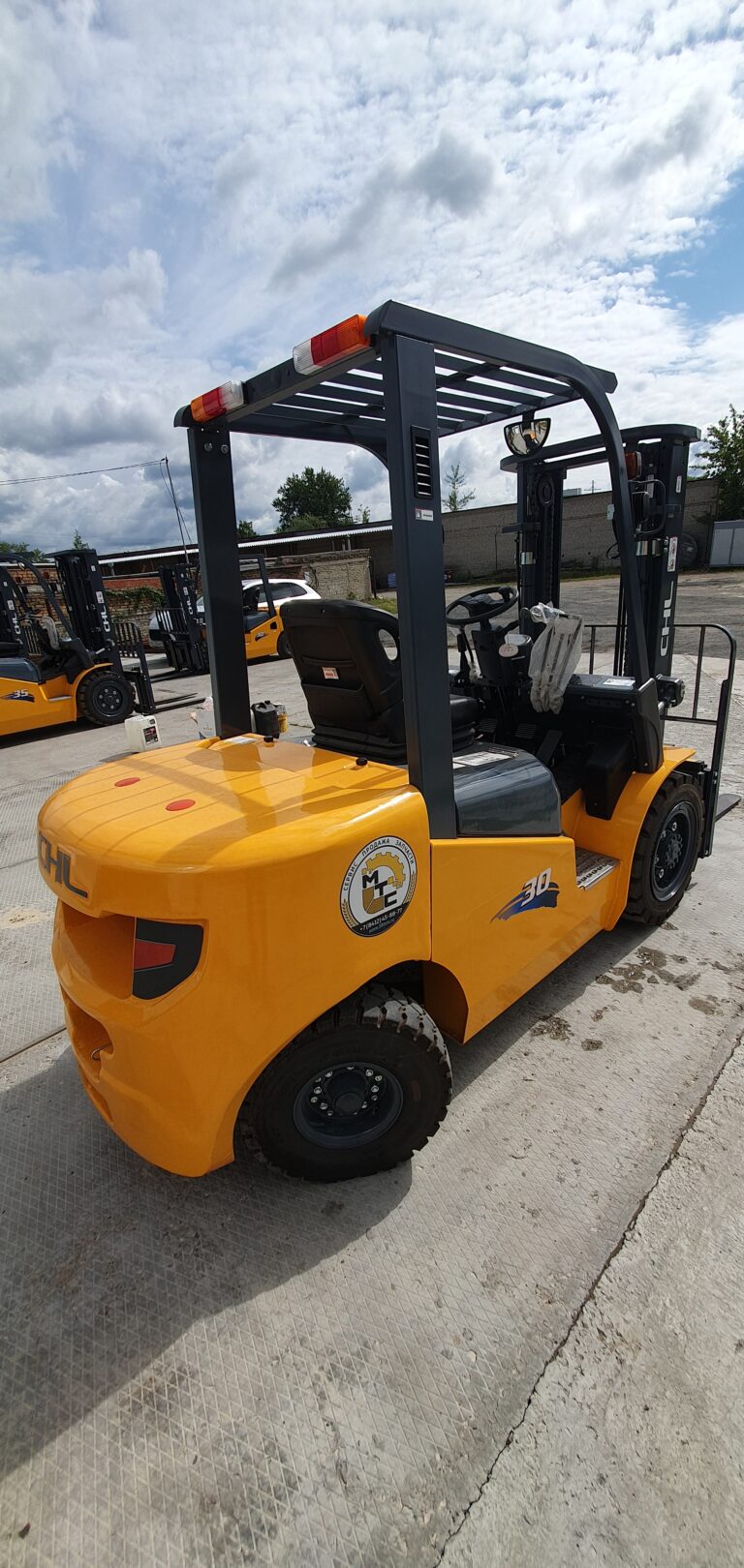 Дизельный вилочный погрузчик CHL CPCD30-Q22K2C 3/4800/FFL/SS