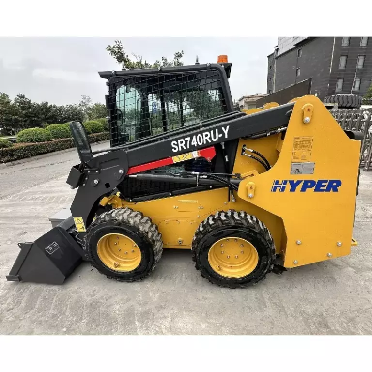 Мини-погрузчик с бортовым поворотом XCMG SR740RU