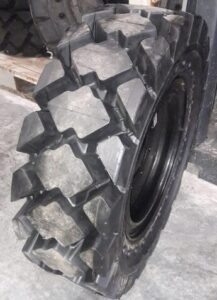 Шина цельнолитая 33x12-16 Galaxy Hulk SDS в сборе с диском